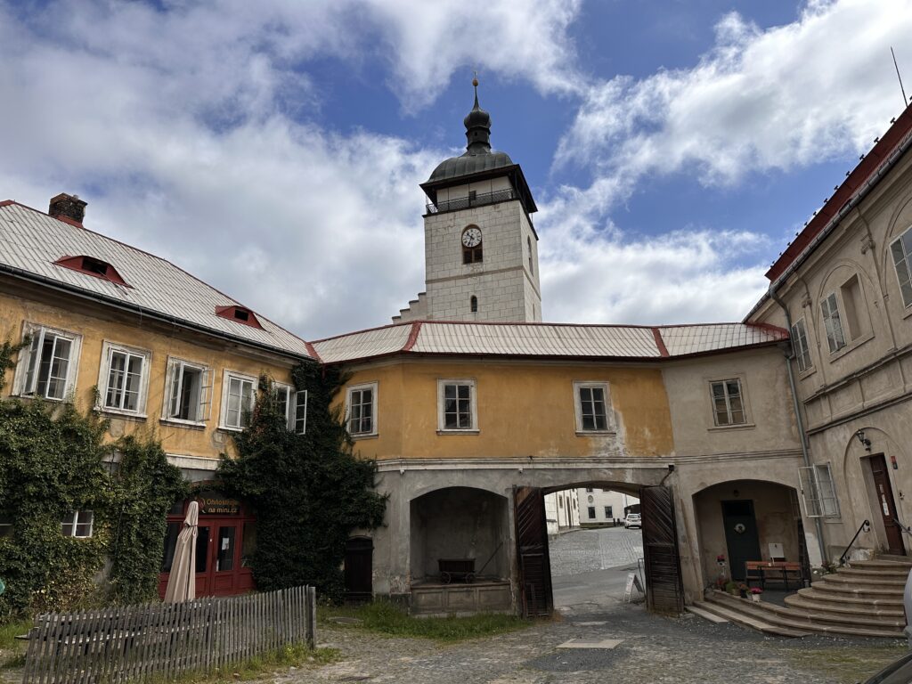 Česká Kamenice-zámek a kostel sv. Jakuba