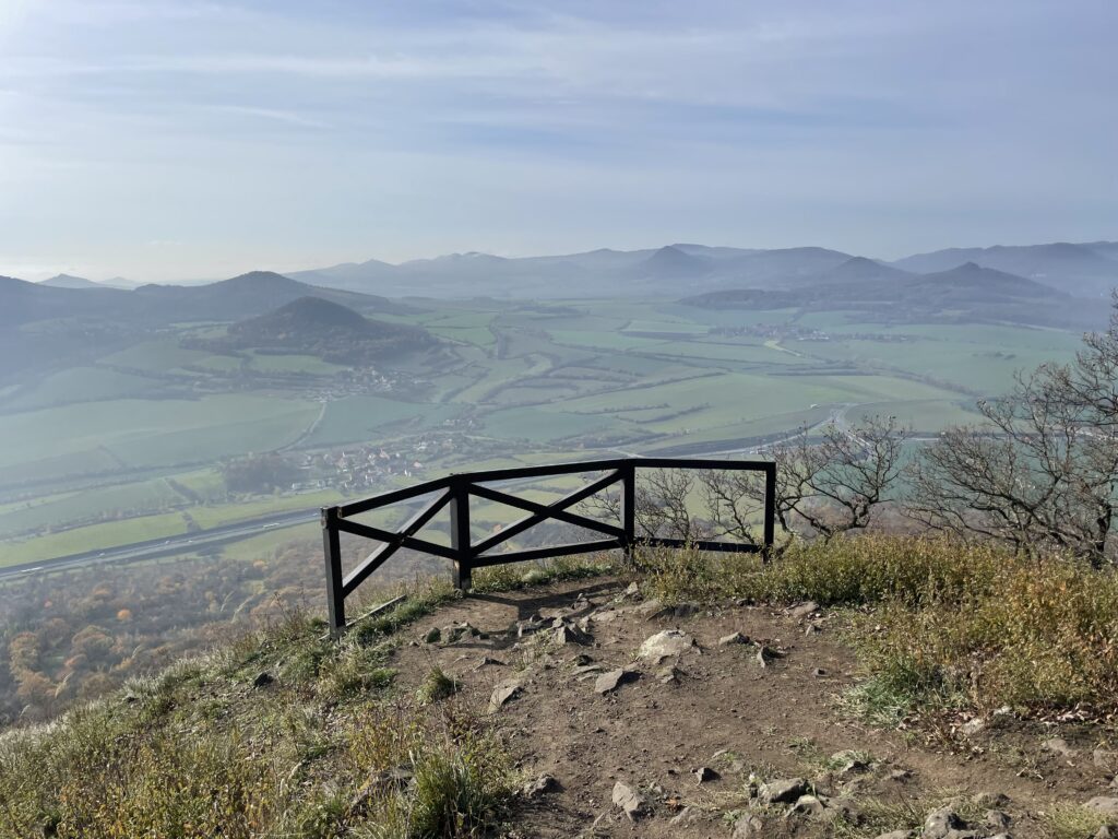 Panoramatický výhled z Lovoše