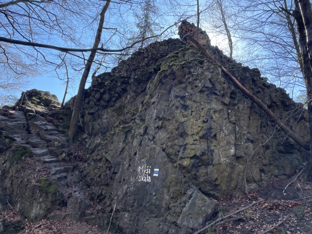 Myší skála nad řekou Jizerou