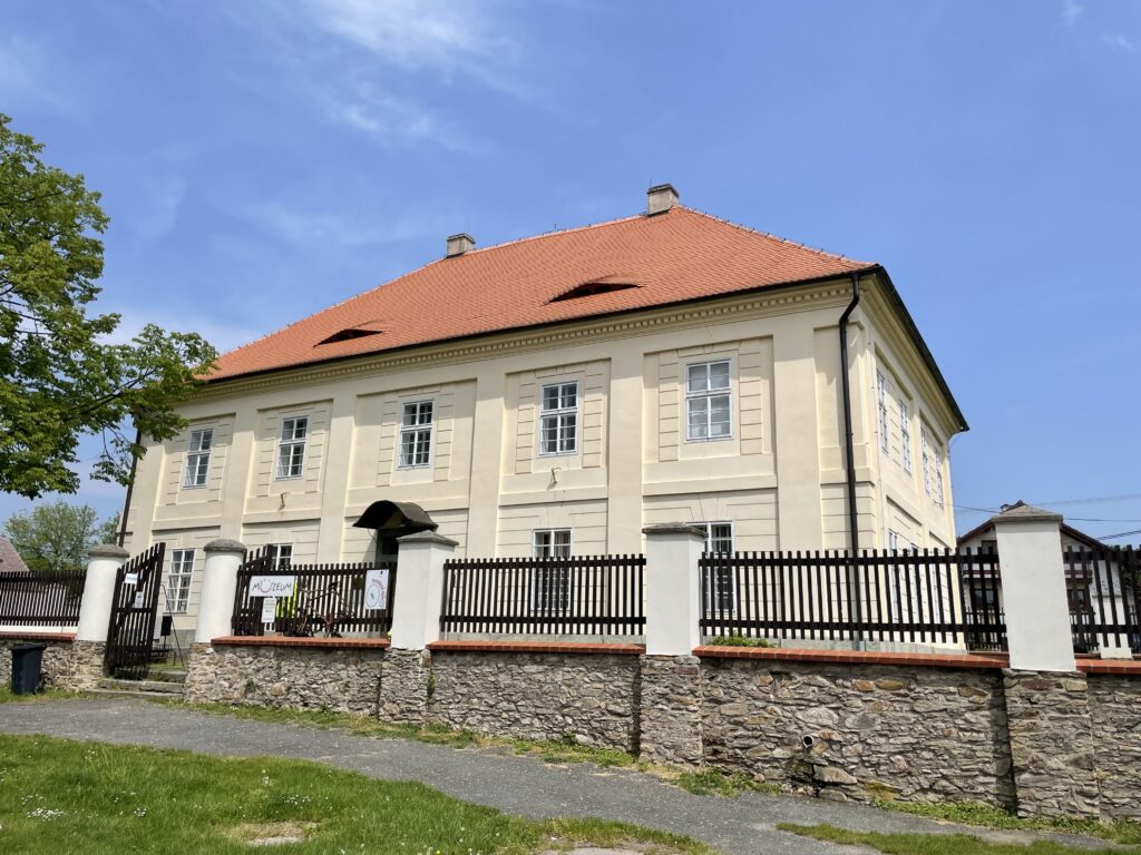 Zámek v Malešově
