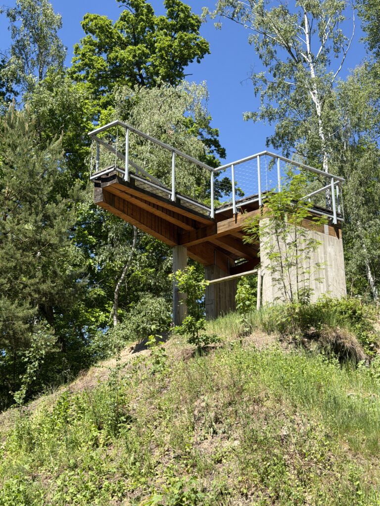 Vyhlídková plošiny u přehrady Skalka