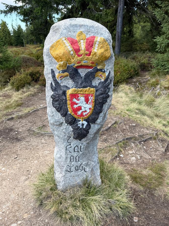 Historický trojboký hraniční kámen na česko-saském pomezí u Božího Daru
